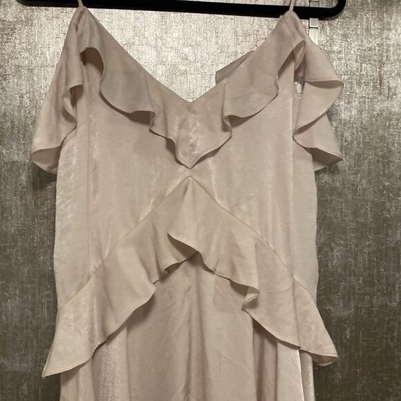 Bcbg Maxazria Elegant Ruffled Cold Shoulder Dress in cream, XXS - Picture 5 of 11